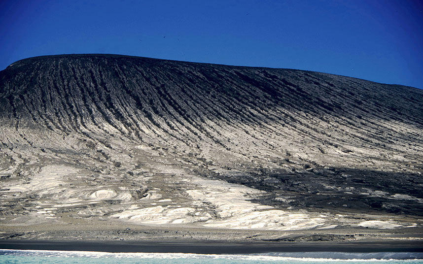 太平洋海底火山噴發(fā)催生新島嶼