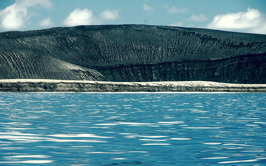 太平洋海底火山噴發(fā)催生新島嶼