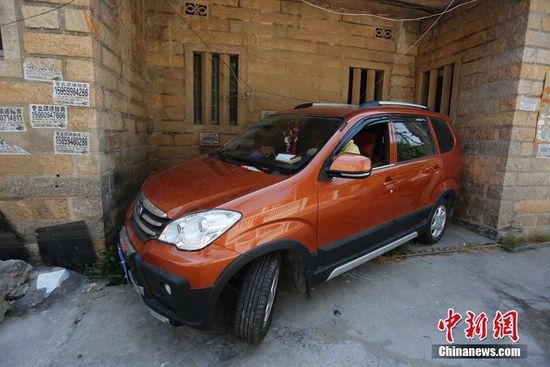 福建晉江現“停車之神”現場示范引驚嘆(圖)