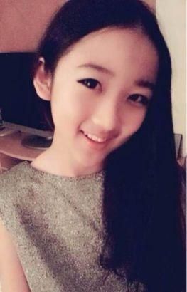 12歲小學(xué)生扮成20歲曬成熟自拍照 5歲起燙頭(圖)