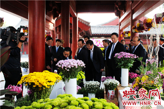 第三屆國際菊展暨《天下菊花》發(fā)行儀式在清園舉行