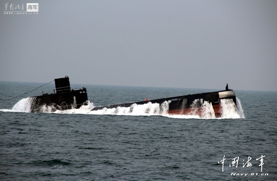 我軍潛艇實(shí)戰(zhàn)演練對(duì)“敵”艦攻擊