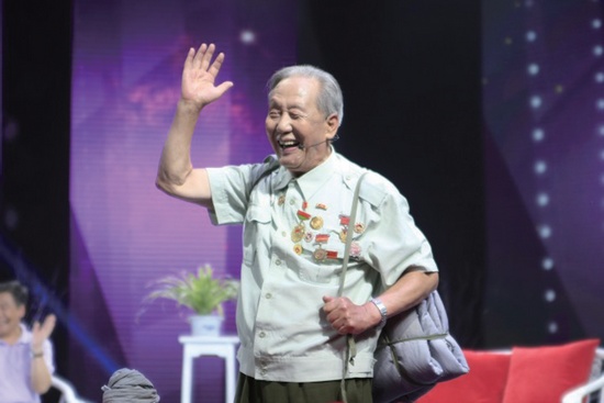 83歲，張立修打行軍包依然很迅速