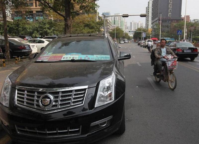 深圳現(xiàn)“史上最多通行證車”無牌豪車 長期違停路邊