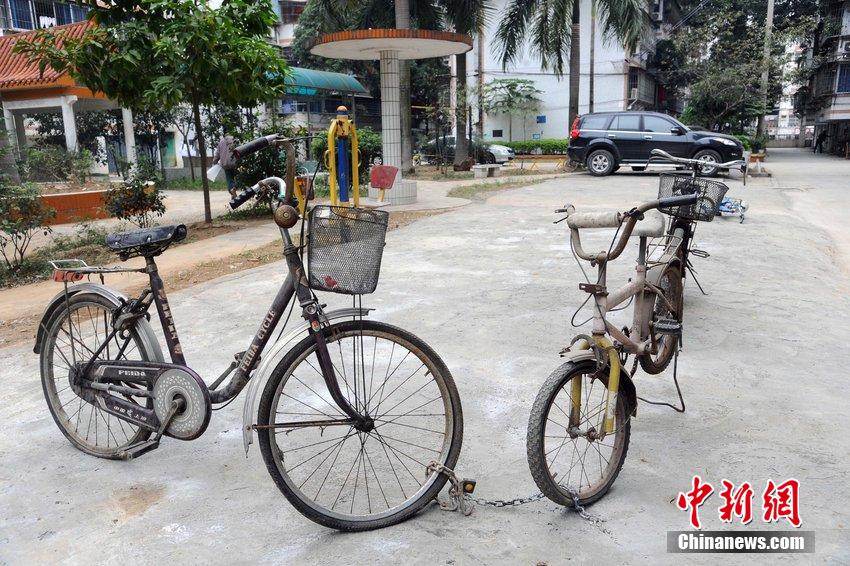 廣西一小區(qū)停車出奇招 業(yè)主圈地私建泊車位